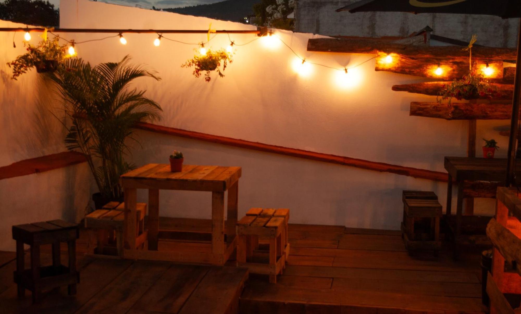 Kamazoztz Hostel And Travel Antigua Exterior foto